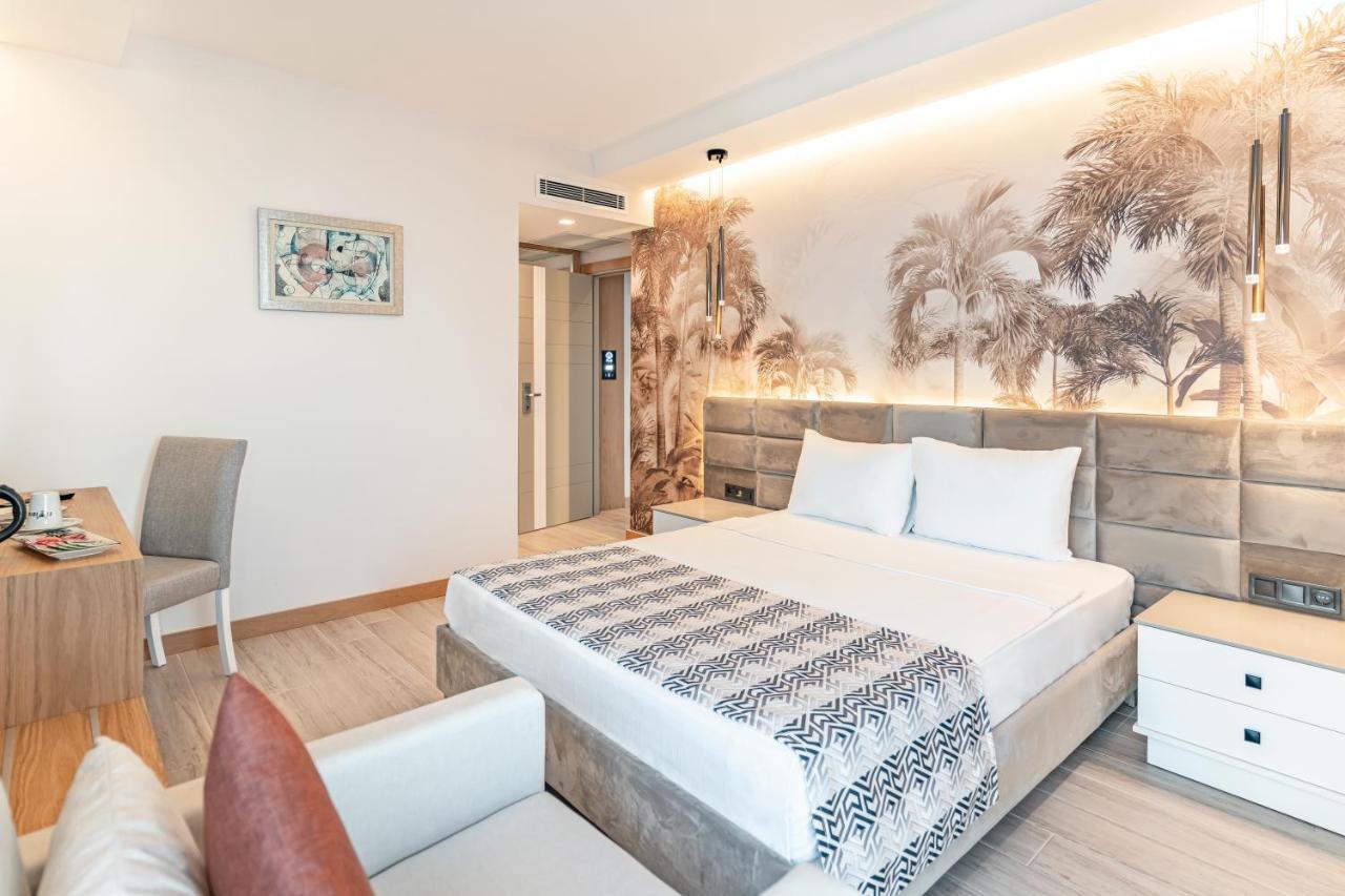 Double Room with Balcony and Sea View